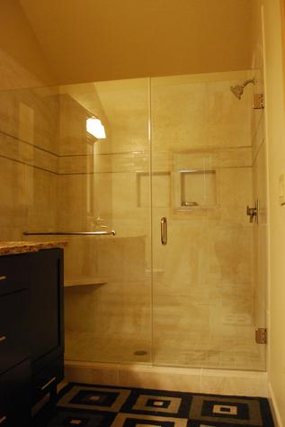 Glass shower with towel bar